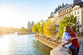 Frankreich, Paris, Weltkulturerbe der UNESCO, Ile de la Cite, Kathedrale Notre Dame, Kuss auf der Tournelle-Brücke