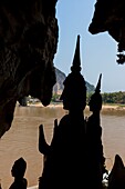 Laos, Provinz Luang Prabang, Mekong-Fluss, Pak Ou-Höhle, Reihen von Buddha-Statuen