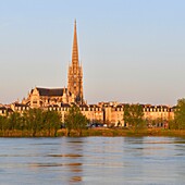 France, Gironde, Bordeaux, area listed as World Heritage by UNESCO, the banks of Garonne river and Saint Michel Basilica built between the 14th and 16th century Gothic style and it's tower of 114 m high