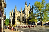 Frankreich, Gironde, Bordeaux, von der UNESCO zum Weltkulturerbe erklärtes Gebiet, Stadtteil Saint Michel, Meynard-Platz, Basilika Saint Michel, erbaut zwischen dem 14. und 16.