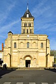 Frankreich, Gironde, Bordeaux, von der UNESCO zum Weltkulturerbe erklärtes Gebiet, Place des Martyrs de la Resistance, Basilika Saint Seurin aus dem 11.