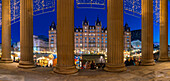 Blick auf den Weihnachtsmarkt von der St. Georges Hall, Liverpool City Centre, Liverpool, Merseyside, England, Vereinigtes Königreich, Europa