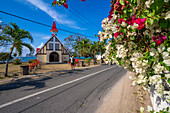 Blick auf Notre-Dame Auxiliatrice de Cap Malheureux, Cap Malheureux, Mauritius, Indischer Ozean, Afrika