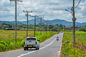 Blick auf Straße und Landschaft bei Bois Cheri, Bezirk Savanne, Mauritius, Indischer Ozean, Afrika