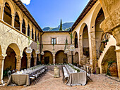 Hochzeitstische in der Abtei San Pietro in Valle, Ferentillo, Umbrien, Italien, Europa