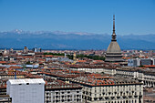 Stadtbild mit dem ikonischen Wahrzeichen Mole Antonelliana, benannt nach dem Architekten Alessandro Antonelli, Turin, Piemont, Italien, Europa