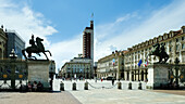 Blick auf die Piazza Castello vom Inneren des Königlichen Palastes von Turin, einem historischen Palast des Hauses Savoyen, Turin, Piemont, Italien, Europa