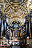 Innenraum der Corpus-Domini-Basilika, einer katholischen Kirche zum Gedenken an das eucharistische Wunder von 1453 während des Savoyen-Dauphine-Konflikts, mit einschiffigem, im 18. Jahrhundert renoviertem Altar und ursprünglichem Hochaltar aus dem Jahr 1664, Turin, Piemont, Italien, Europa