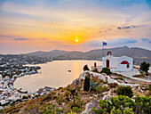 Kirche des Propheten Elias oberhalb der Stadt Agia Marina bei Sonnenuntergang, Insel Leros, Dodekanes, Griechische Inseln, Griechenland, Europa