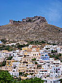 Platanos und mittelalterliche Burg von Pandeli, Agia Marina, Insel Leros, Dodekanes, Griechische Inseln, Griechenland, Europa