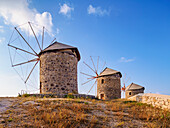 Windmühlen von Patmos Chora, Insel Patmos, Dodekanes, Griechische Inseln, Griechenland, Europa