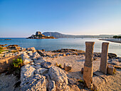 Ruinen der Basilika St. Stefanos und die Insel Kastri bei Sonnenuntergang, Agios Stefanos Strand, Insel Kos, Dodekanes, Griechische Inseln, Griechenland, Europa