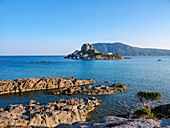 Insel Kastri vom Agios Stefanos Strand aus gesehen, Kamari Bucht, Insel Kos, Dodekanes, Griechische Inseln, Griechenland, Europa