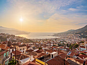 Ano Vathy bei Sonnenuntergang, Blick von oben, Samos Stadt, Insel Samos, Nord Ägäis, Griechische Inseln, Griechenland, Europa