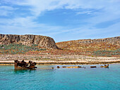 Schiffswrack vor der Küste von Imeri Gramvousa, Region Chania, Kreta, Griechische Inseln, Griechenland, Europa