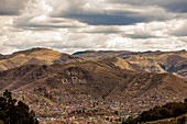 Viva el Peru am Fuße eines Hügels in Cusco, Peru, Südamerika