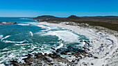 Luftaufnahme eines weißen Sandstrandes, Westküsten-Nationalpark, Westkap-Provinz, Südafrika, Afrika