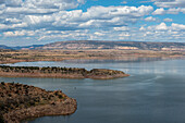 Usa, New Mexico, Abiquiu, Landschaft mit Abiquiu-See