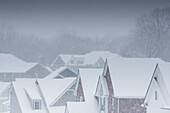 USA, Tennessee, Schneesturm über einem Vorstadtbezirk