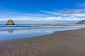 USA, Oregon, Wet sand at Cannon Beach