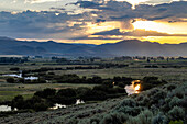 USA, Idaho, Bellevue, Beautiful sunrise over silhouettes of mountains 