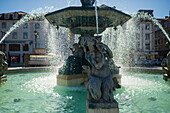 Die monumentalen Springbrunnen auf dem Rossio-Platz in Lissabon