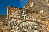 Ruinen des Klosters von San Francisco in der Kolonialstadt Santo Domingo, Dominikanische Republik. Erbaut von 1508 bis 1560 n. Chr. Das erste Kloster auf dem amerikanischen Kontinent. UNESCO-Weltkulturerbe in der Kolonialstadt Santo Domingo.
