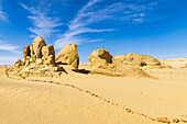 Wadi al Hitan, Faiyum, Ägypten. Erodierte Felsen entlang des Lehrpfads in der paläontologischen Stätte Wadi el-Hitan.