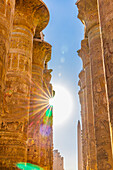 Karnak, Luxor, Ägypten. Säulen der Großen Hypostylhalle im Karnak-Tempelkomplex.