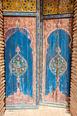 Marrakech, Marokko. Die Saadiergräber, die berühmte königliche Nekropole aus dem 16. Jahrhundert. Alte bemalte Tür