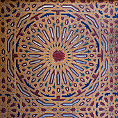 Fes, Marokko. Atemberaubende handbemalte Tür einer alten Moschee. Detail der Gestaltung