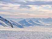 Blick über Fridtjovbreen. Landschaft im Van-Mijenfjorden-Nationalpark (früher Nordenskiold-Nationalpark), Insel Spitzbergen. Arktis, Skandinavien, Norwegen, Svalbard