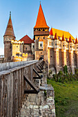 Rumänien, Hunedoara. Schloss Corvin, Gotik-Renaissance-Schloss, eines der größten Schlösser in Europa.