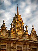 Die barocke Fassade der Casa del Cabildo, die 1758 erbaut wurde und sich an der Plaza de las Platerias befindet.