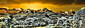 USA, Colorado. Infrarotaufnahme eines Panoramas der Bergkette Mount Snaffles