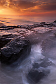 USA, New Jersey, Cape May National Seashore. Sonnenaufgang am Ufer.