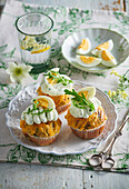 Savoury muffins with egg, bacon and rocket salad