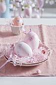 Blown-out eggs as place cards