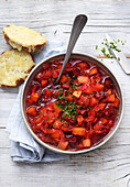 Pumpkin and red cabbage stew with cheese baguette