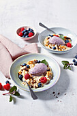 Nicecream porridge with berries and nuts