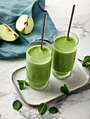 Green smoothie with apple and mint