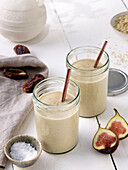 Salted caramel smoothie with figs and dates