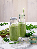 Kiwi and spinach smoothie with hemp seeds