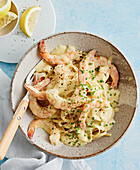 Spaghetti Alfredo with prawns and chives