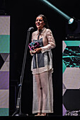 Valeria Castro, Gewinnerin der Preise für den besten Nachwuchskünstler und das beste Roots-Musik-Album bei den MIN Independent Music Awards 2024, Saragossa, Spanien