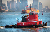 Schlepper Janet D und Fähre Staten Island, New York Bay, New York City, New York, USA