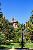 BARCELONA,SPANIEN - 2. JUNI 2019: Die Kirche der Militärgemeinde (La Parroquia castrens de la Ciudadela, 1727) im Ciutadella-Park. Barcelona. Spanien