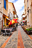Banyuls-sur-Mer - 21. Juli 2019: Einkaufsstraße Saint Pierre,Banyuls-sur-Mer,Pyrenees-Orientales,Katalonien,Languedoc-Roussillon,Frankreich