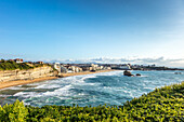Biarritz,Frankreich - 06. September 2019 - Blick auf den Strand und die Stadt Biarritz,franz.riviera,Frankreich