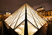 Paris. 1st district. Louvre Museum by night. The pyramid (architect: Ieoh Ming Pei).Mandatory credit of the architect architect: Ieoh Ming Pei